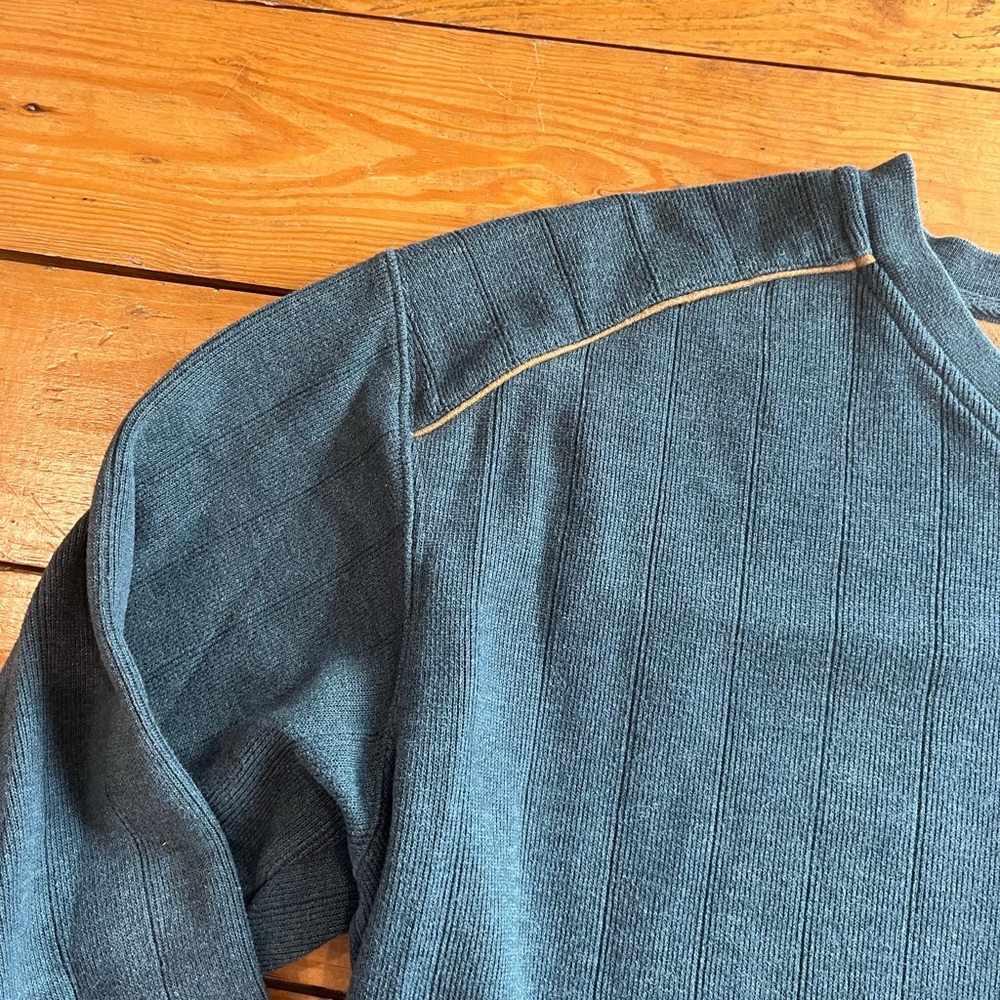 (573) MENS COLUMBIA SWEATER - Picture 3 of 6
